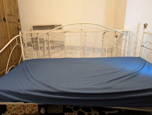 White metal frame day bed - metal,